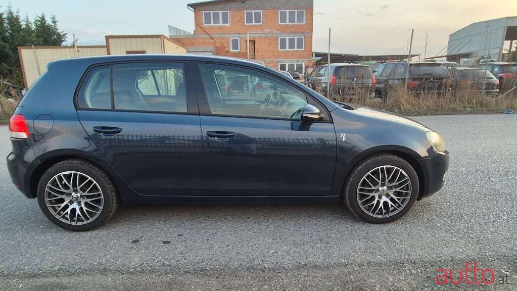 2009' Volkswagen Golf photo #5