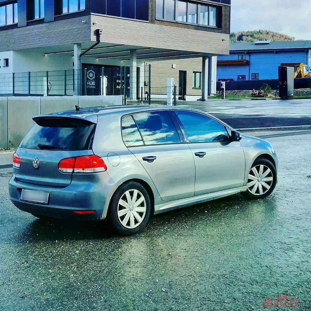 2011' Volkswagen Golf photo #2