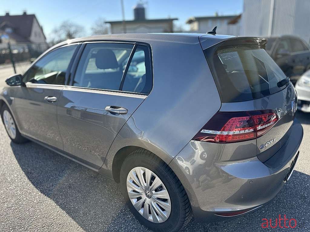 2016' Volkswagen Golf photo #5