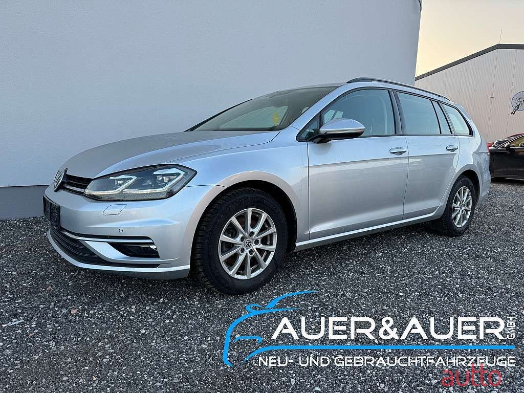 2020' Volkswagen Golf photo #1