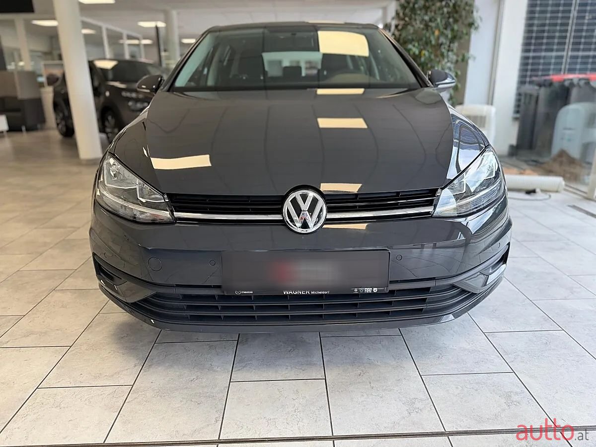 2019' Volkswagen Golf photo #2