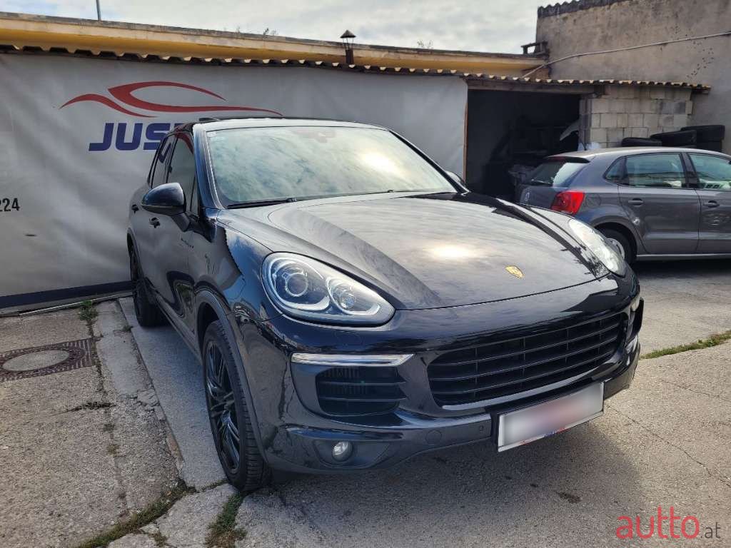 2015' Porsche Cayenne photo #3