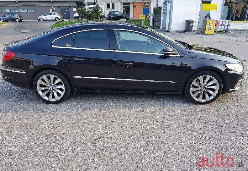 2009' Volkswagen Passat photo #1