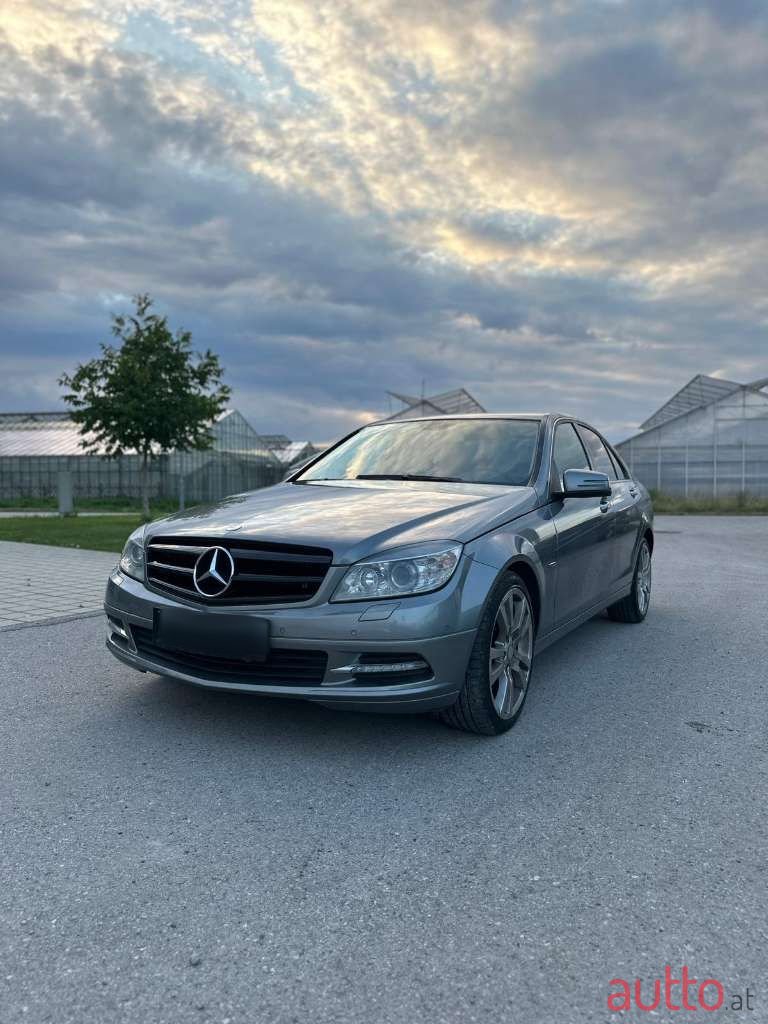 2011' Mercedes-Benz C-Klasse photo #3