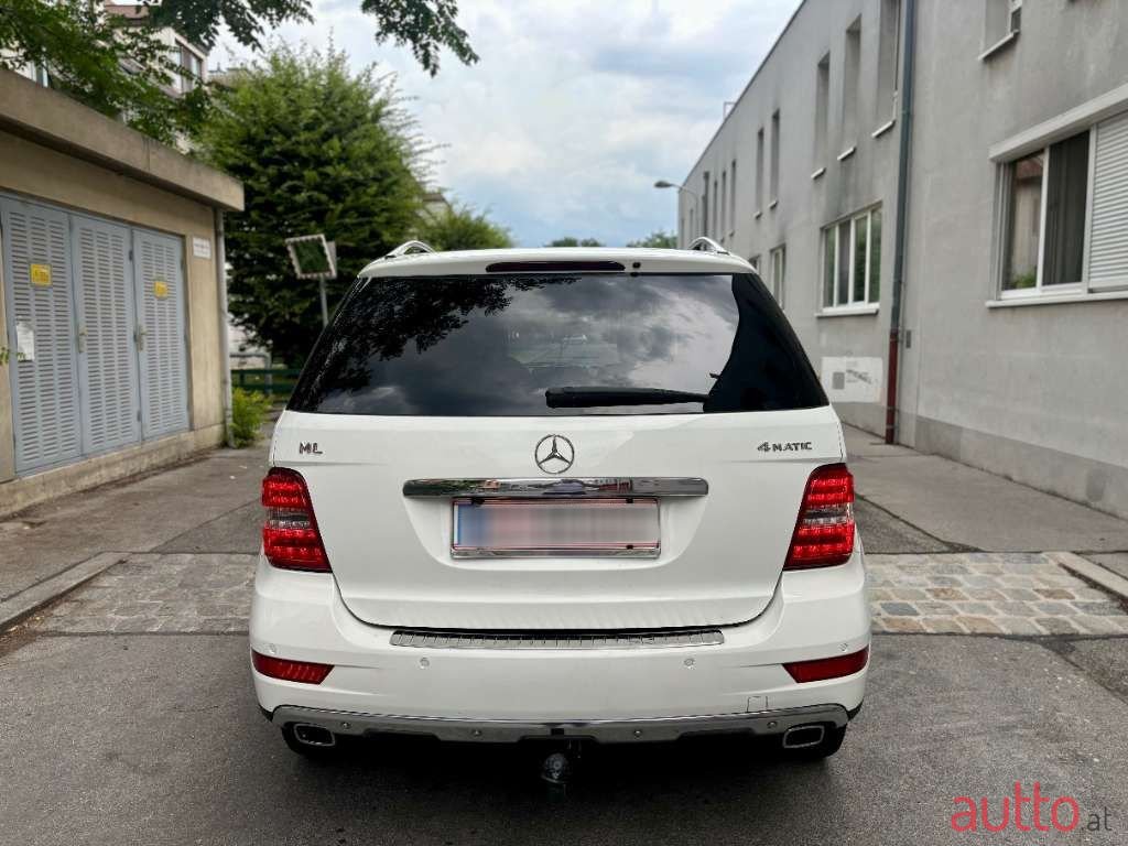 2011' Mercedes-Benz M-Klasse photo #4