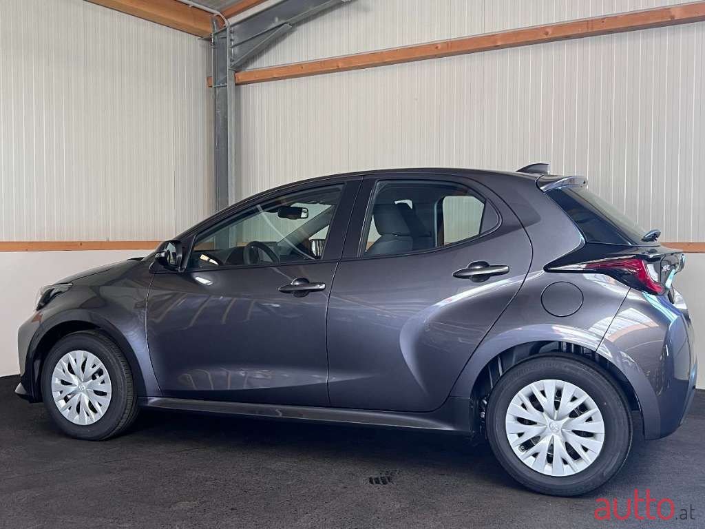 2022' Toyota Yaris photo #3