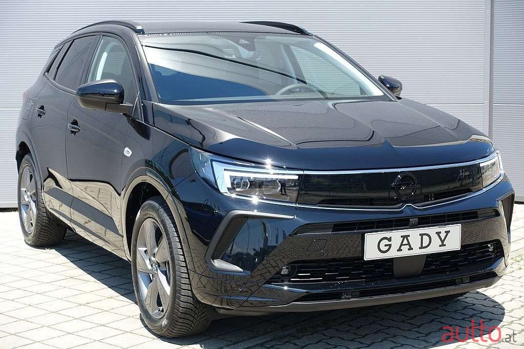 2022' Opel Grandland X photo #3