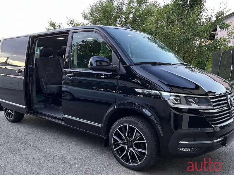 2023' Volkswagen Caravelle photo #1