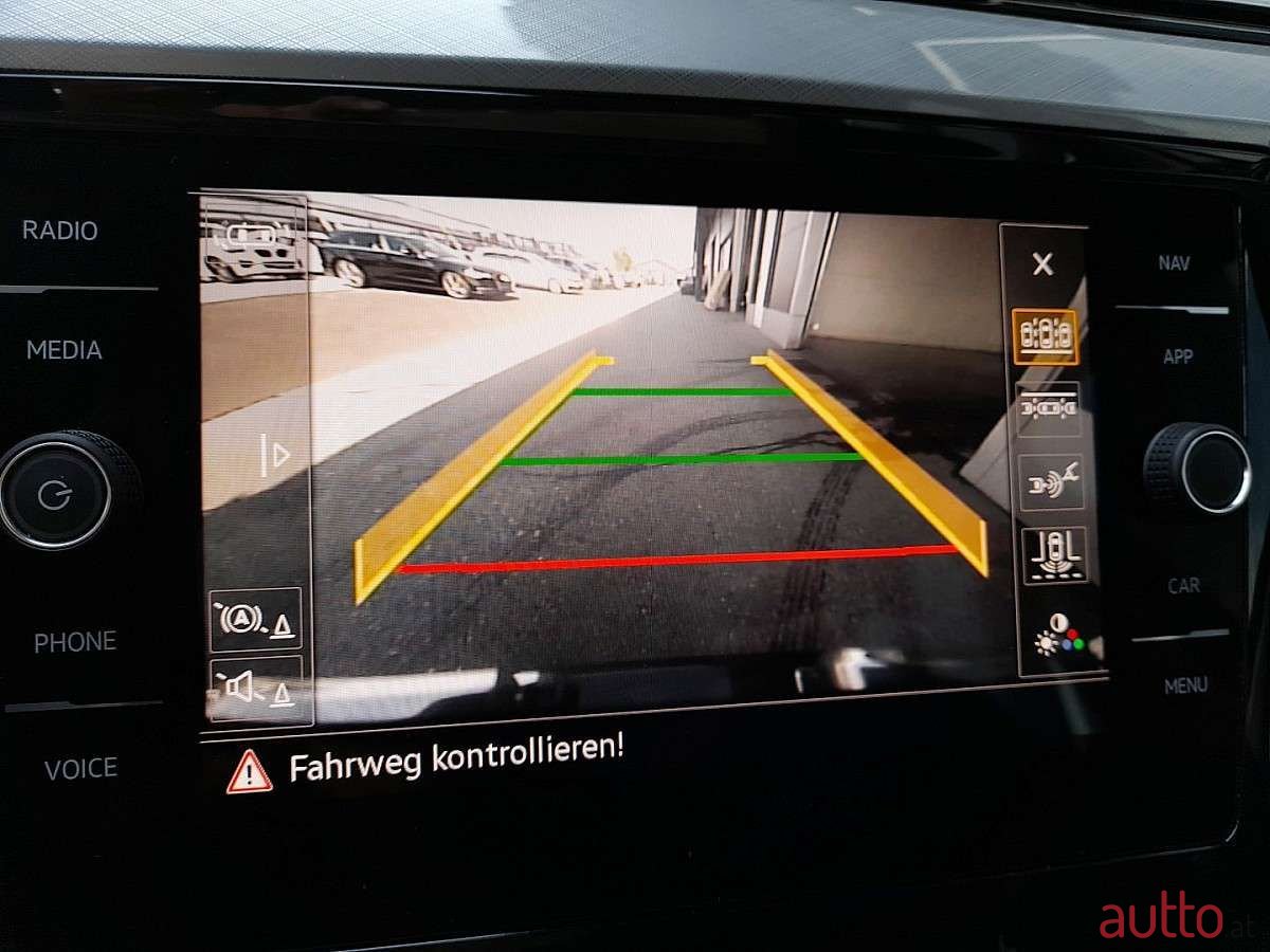 2021' Volkswagen Passat photo #4