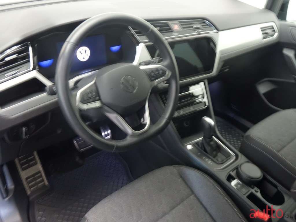 2024' Volkswagen Touran photo #4