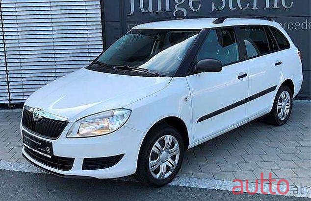 2013' Skoda Fabia photo #1
