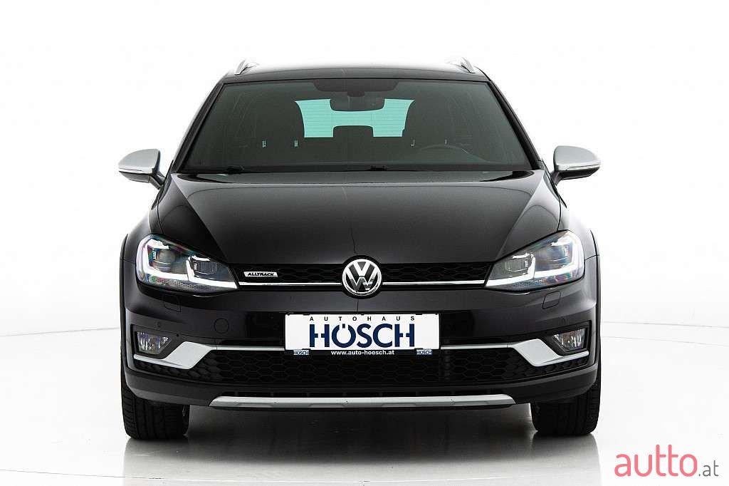 2019' Volkswagen Golf photo #1