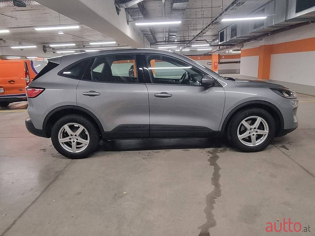 2022' Ford Kuga photo #5