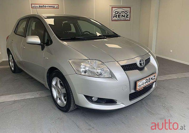 2007' Toyota Auris photo #1