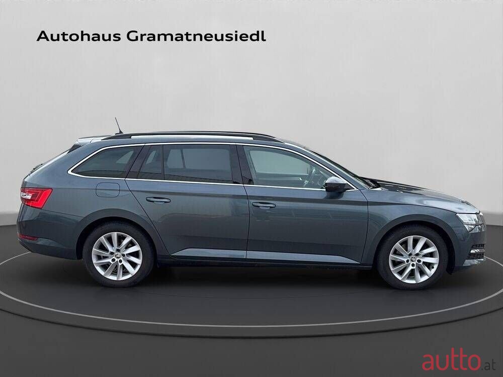 2022' Skoda Superb photo #6