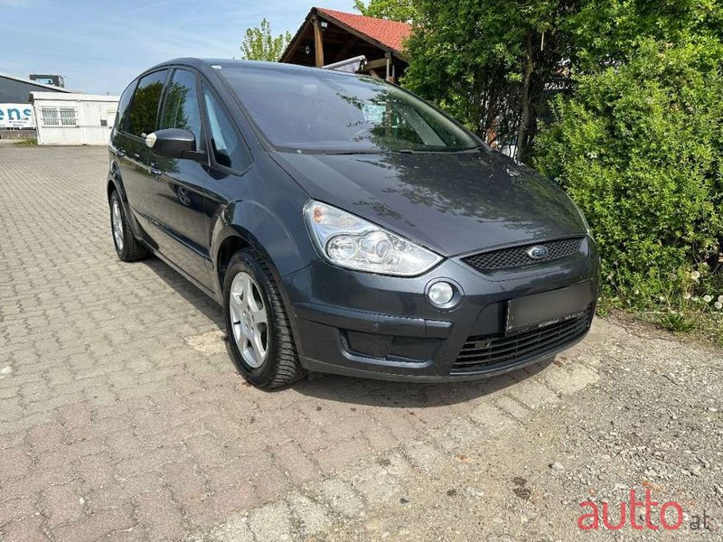 2009' Ford S-Max photo #3