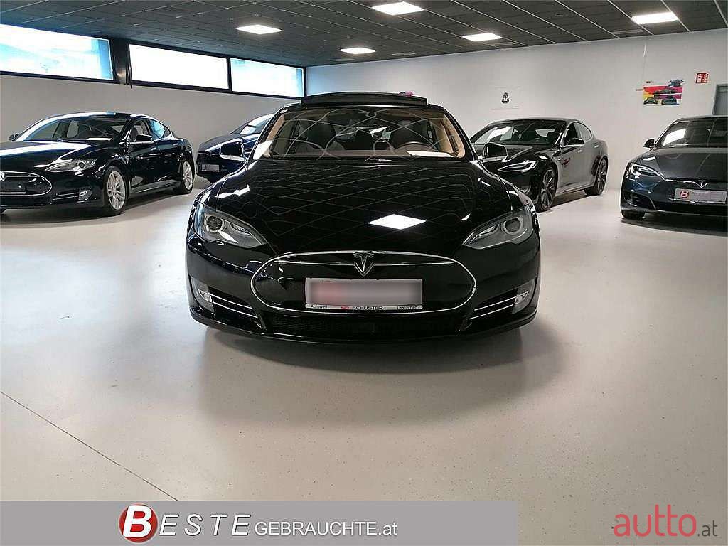 2015' Tesla Model S photo #3