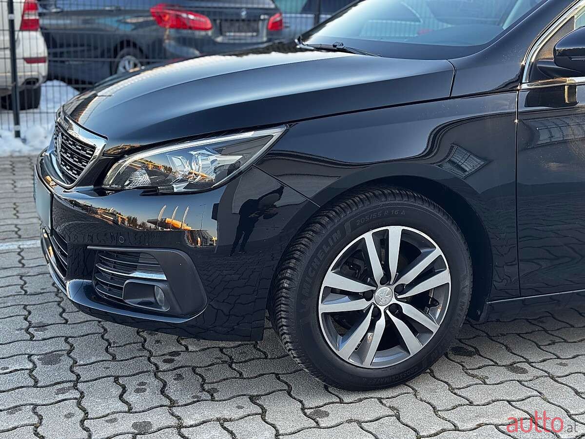 2020' Peugeot 308 photo #2