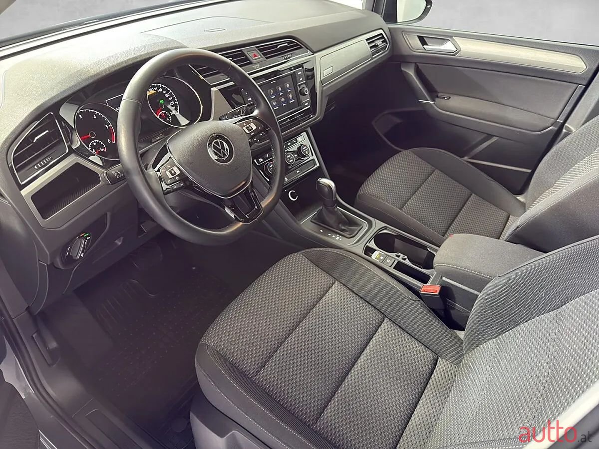 2021' Volkswagen Touran photo #6