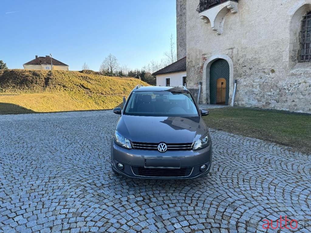 2014' Volkswagen Touran photo #1