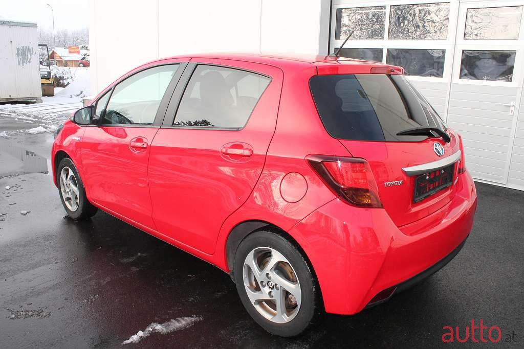 2016' Toyota Yaris photo #2