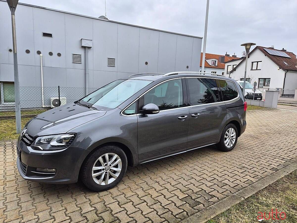 2012' Volkswagen Sharan photo #2