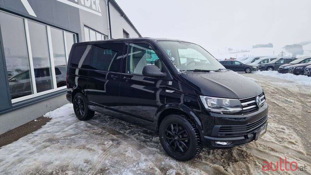 2018' Volkswagen Caravelle photo #5