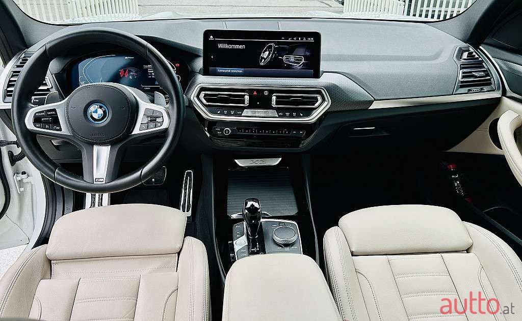 2022' BMW X3 photo #6