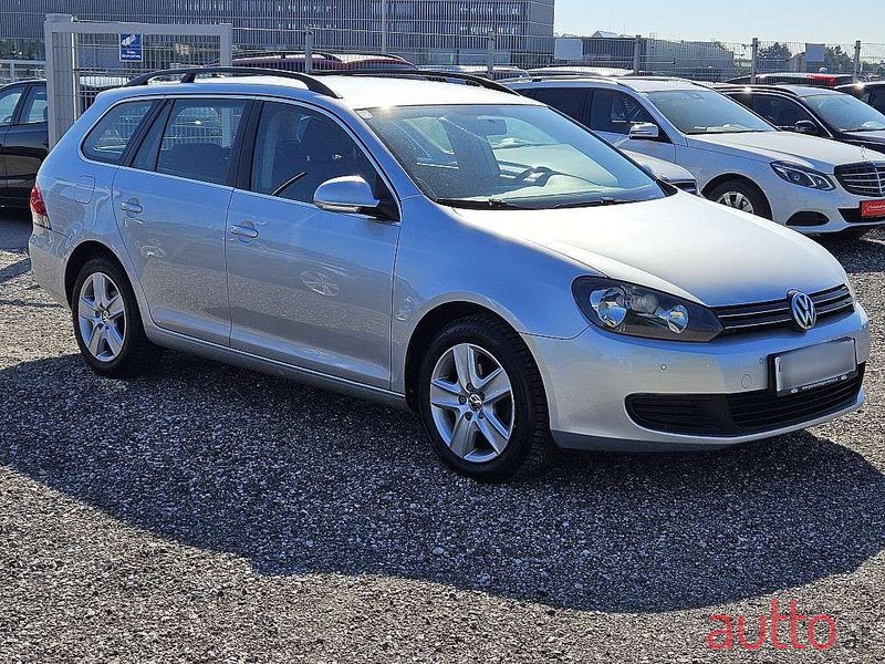 2010' Volkswagen Golf photo #3