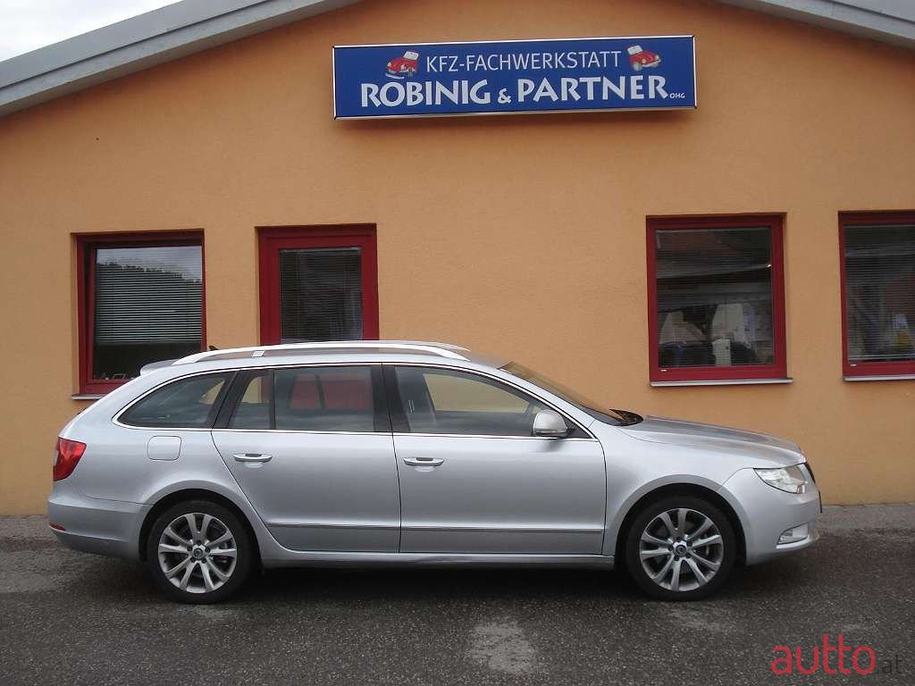 2011' Skoda Superb photo #2