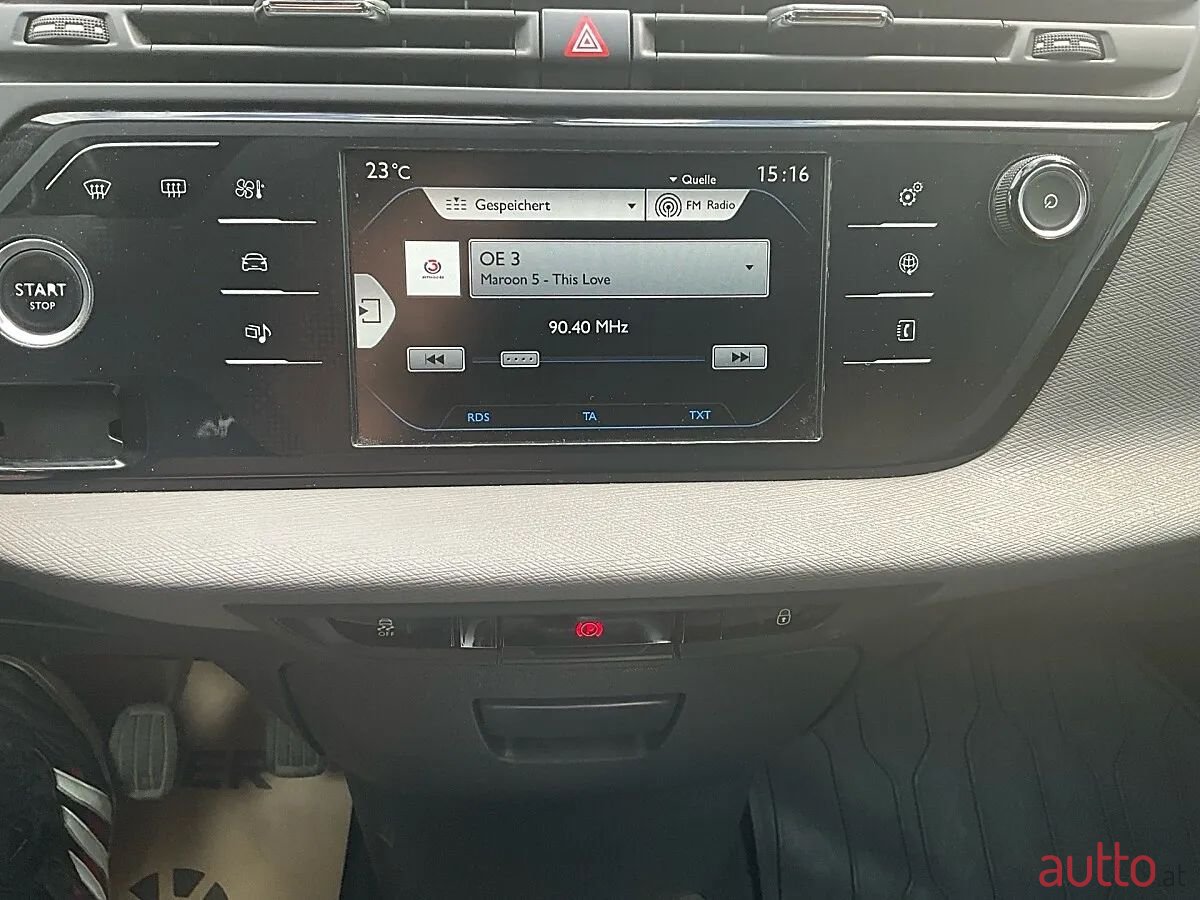 2015' Citroen Grand C4 Picasso photo #5