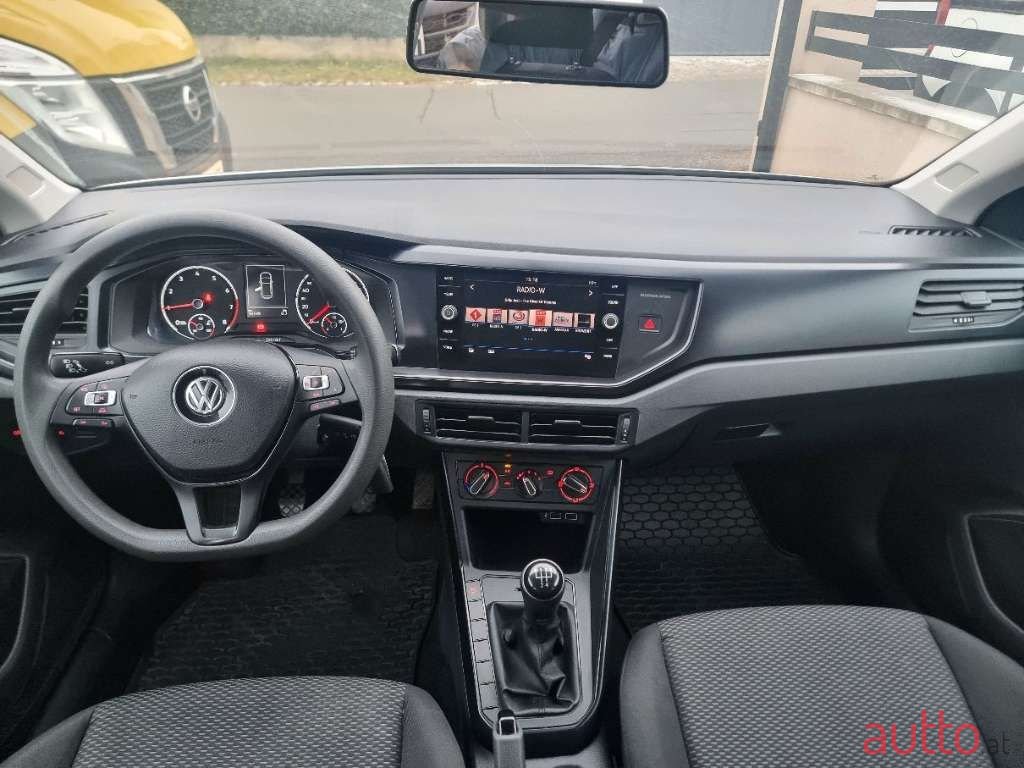 2017' Volkswagen Polo photo #3