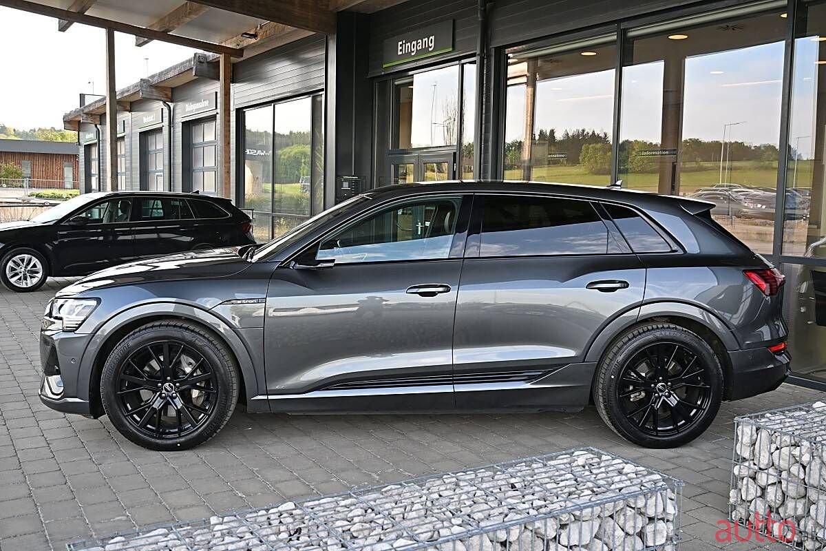 2023' Audi e-tron photo #2