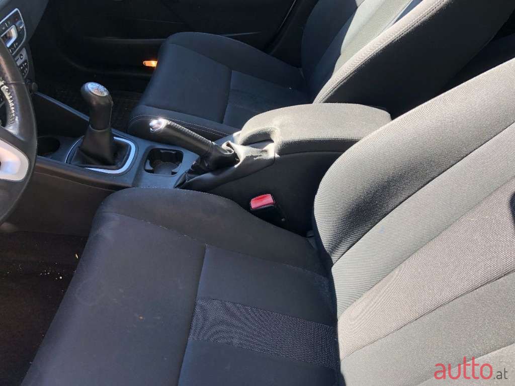 2009' Renault Megane photo #6