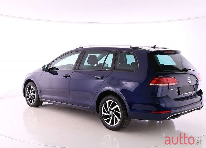 2018' Volkswagen Golf photo #3