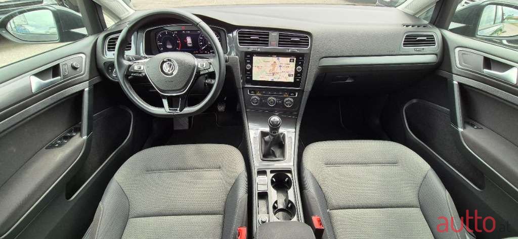 2018' Volkswagen Golf photo #5