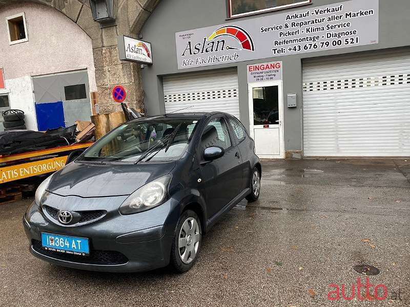 2006' Toyota Aygo photo #2