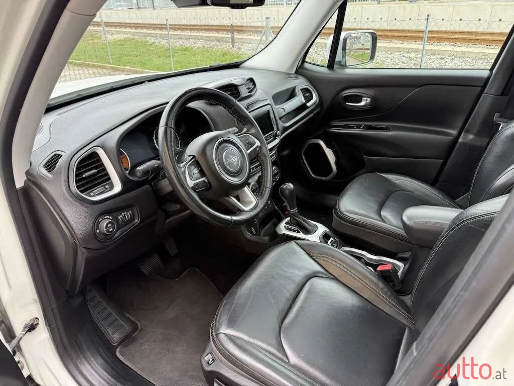2015' Jeep Renegade photo #3