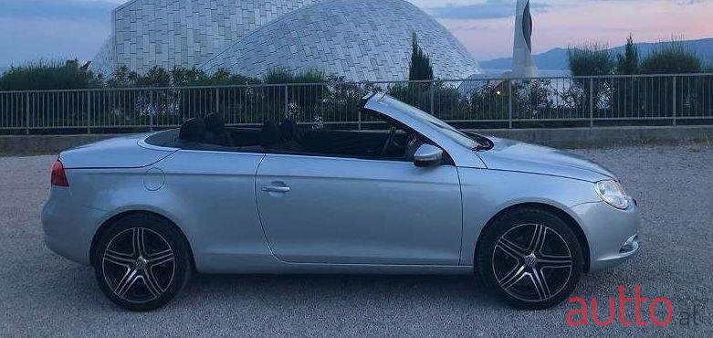 2009' Volkswagen Eos photo #2