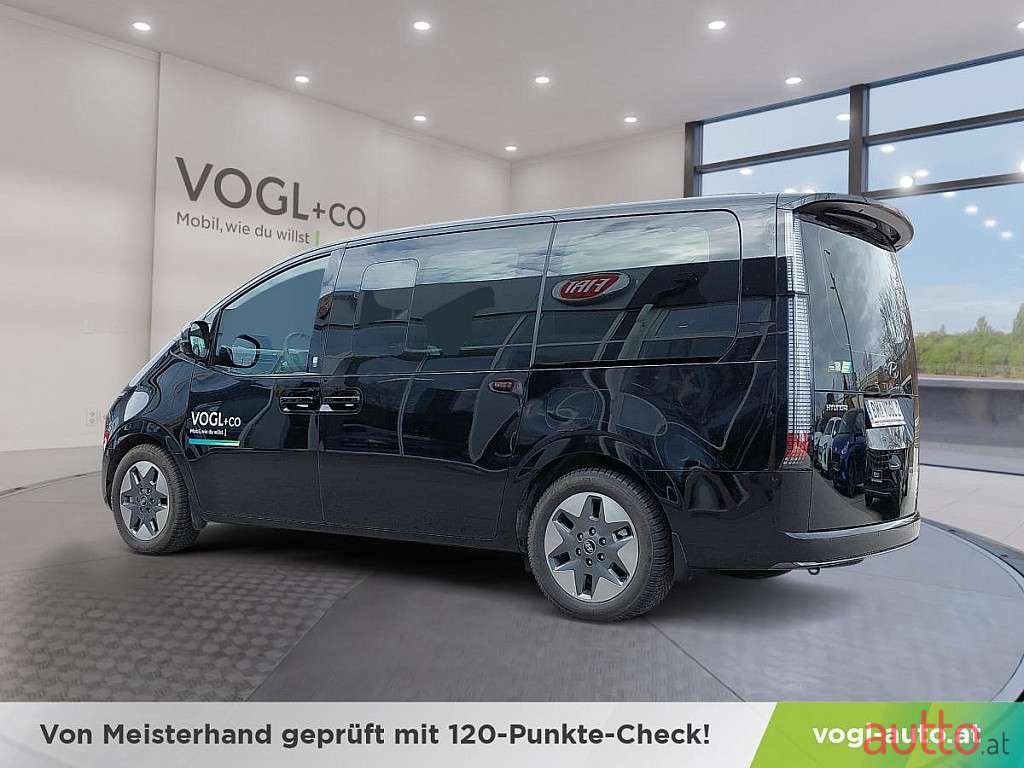 2023' Hyundai Staria photo #3