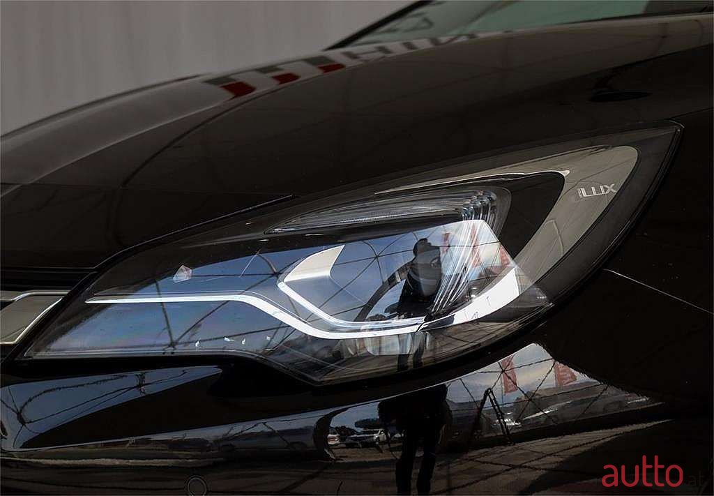 2019' Opel Astra photo #4