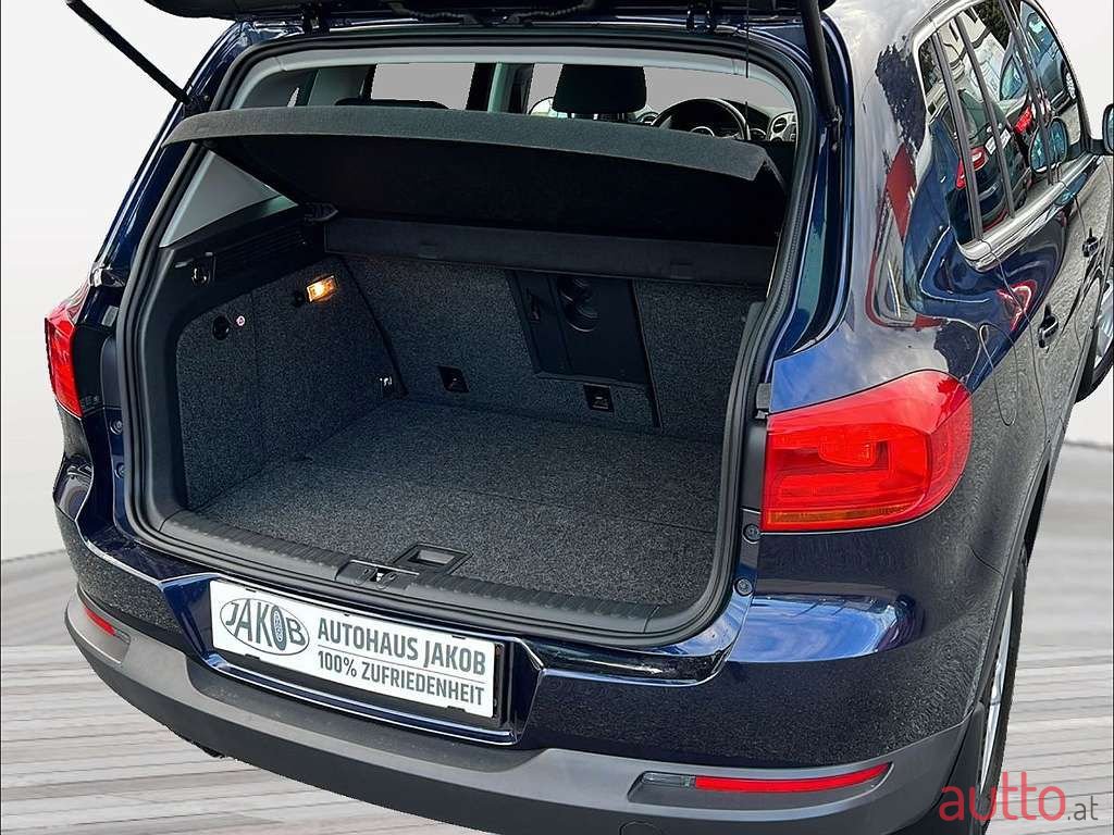 2012' Volkswagen Tiguan photo #2