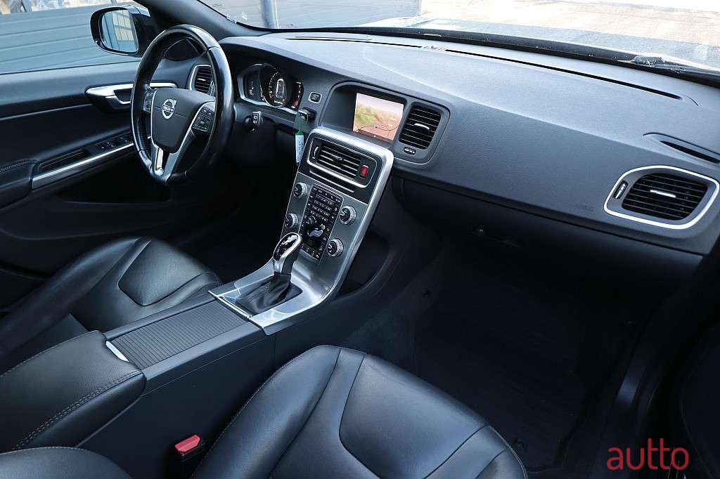 2017' Volvo V60 photo #4