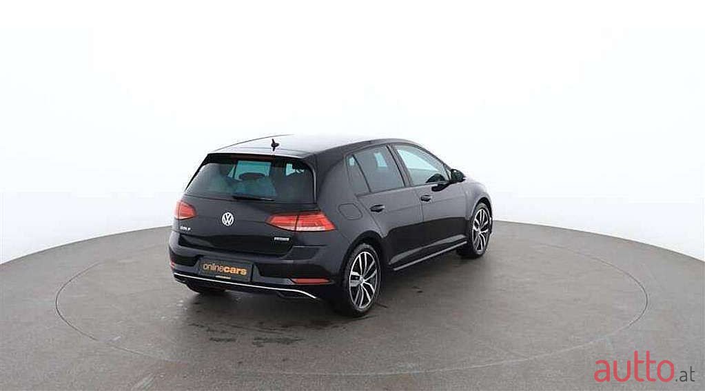 2018' Volkswagen Golf photo #3