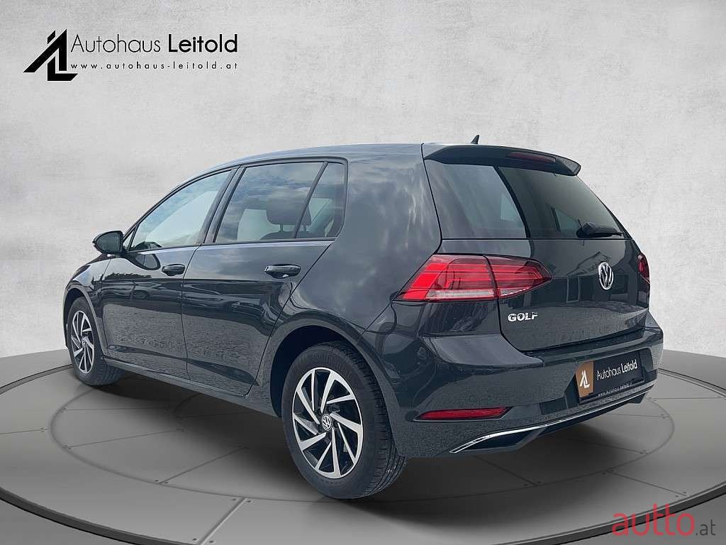 2018' Volkswagen Golf photo #4