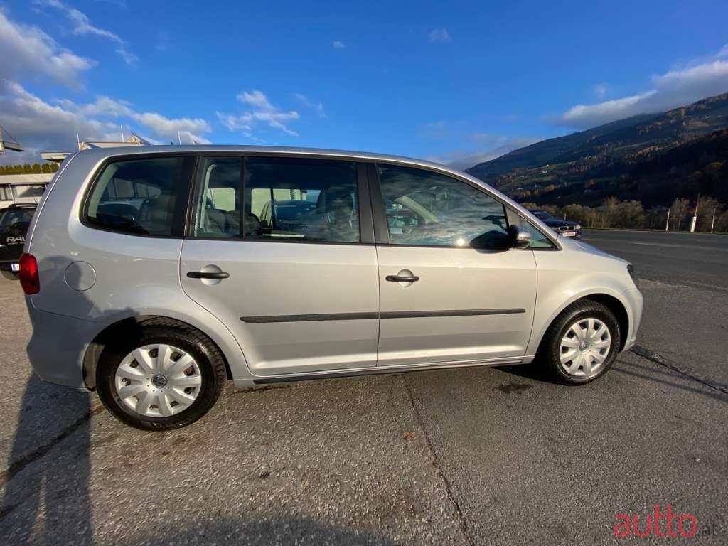 2012' Volkswagen Touran photo #4