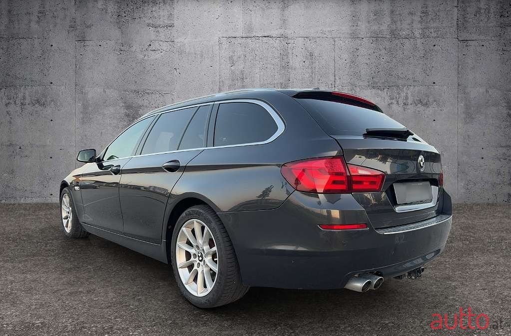 2011' BMW 5Er-Reihe photo #3