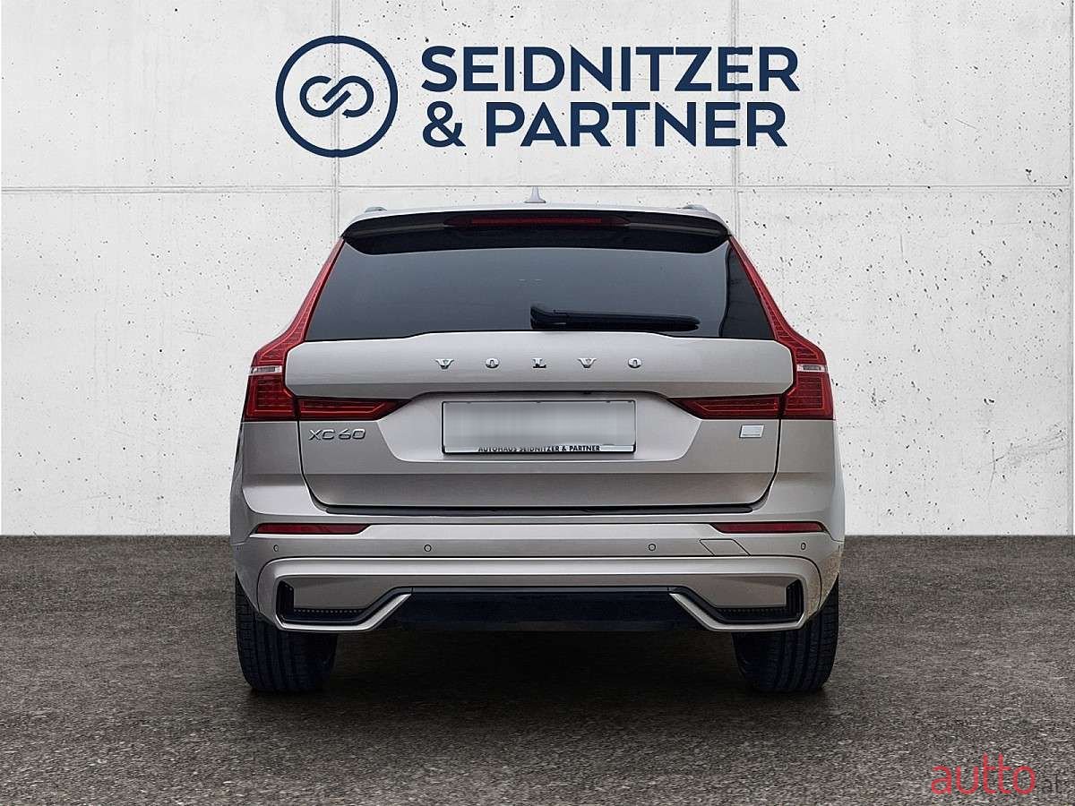 2022' Volvo XC60 photo #5