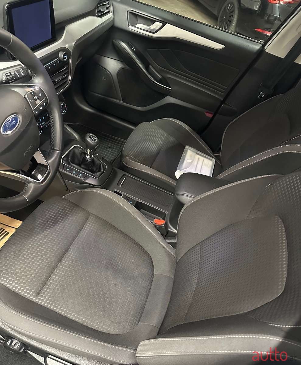 2021' Ford Focus photo #4