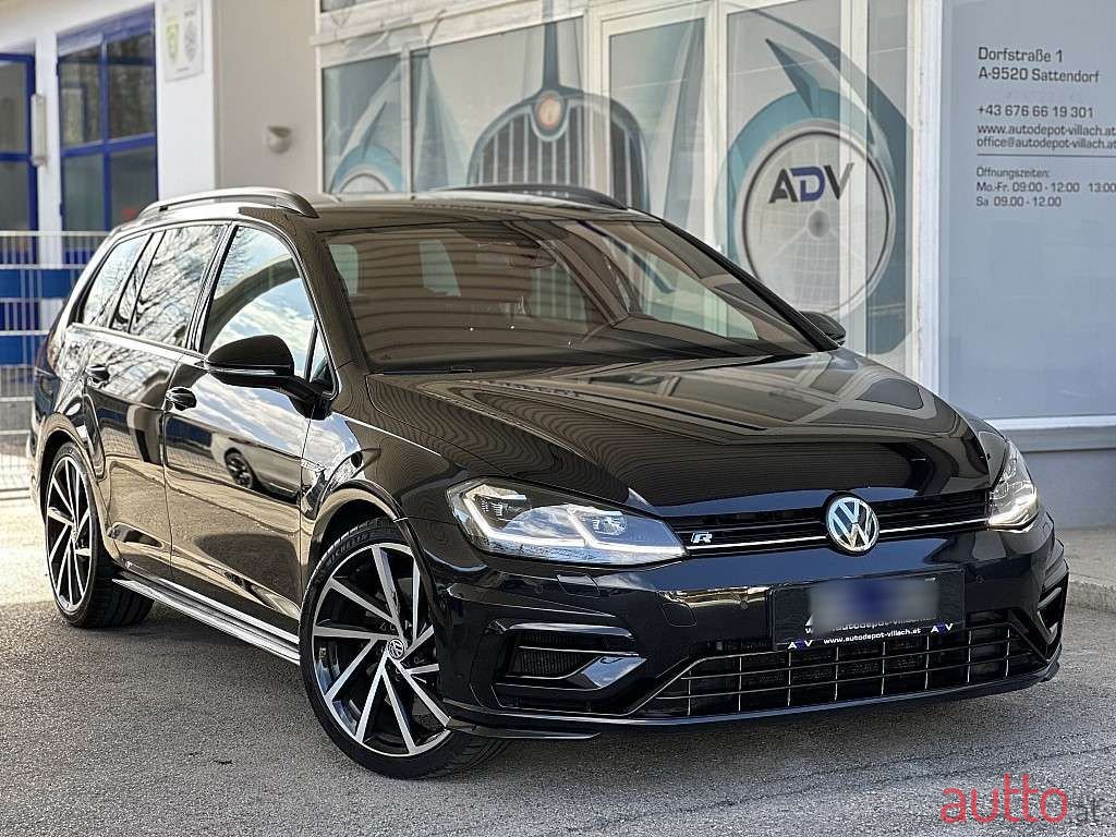 2019' Volkswagen Golf photo #6